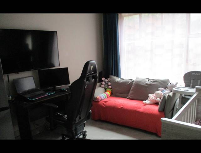 1 BEDROOM APARTMENT FOR SALE IN HELDERKRUIN